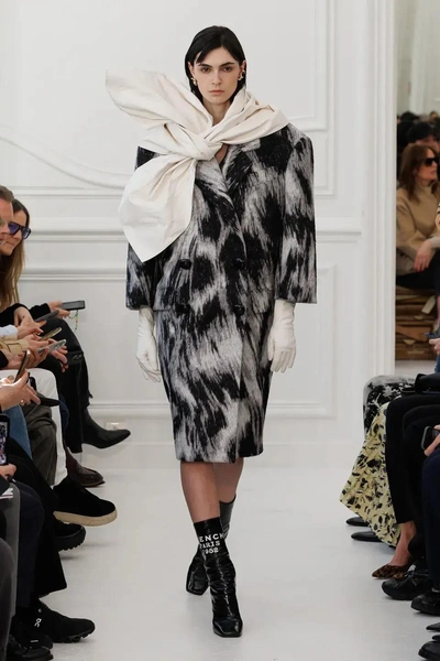Источник: Givenchy 