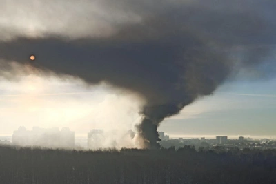 В Перми на улице Старцева загорелся автосервис
