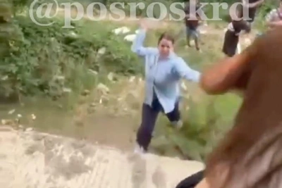 В Краснодаре женщина бросила камень в подростка