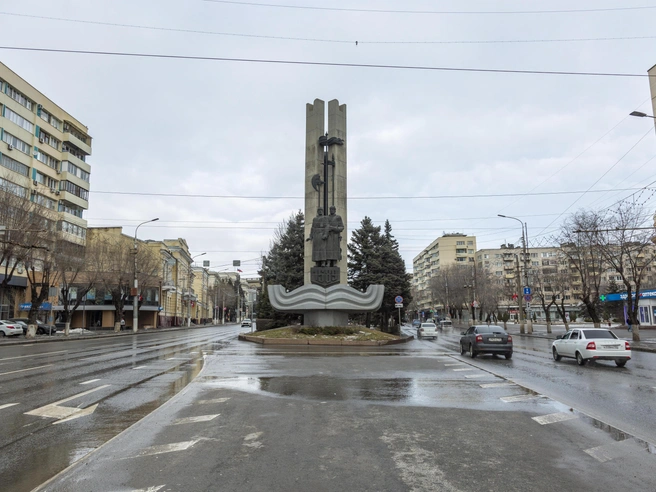 Монумент стрельцам-основателям отличается величественным обликом. | Источник: Константин Завриков / V1.RU
