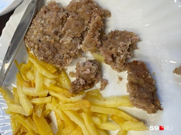 Шницель из мяса, но из какого&nbsp;— неизвестно | Источник: Наталья Пальникова / 59.RU