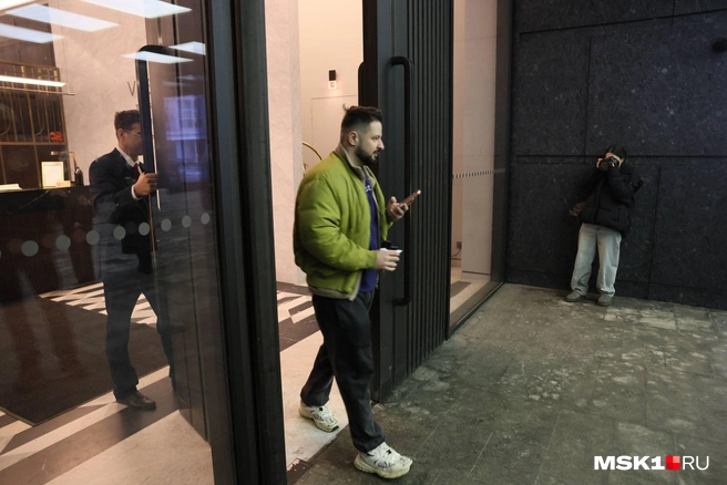 Вход в элитный ЖК, где погиб Умар Джабраилов | Источник: Артем Устюжанин / MSK1.RU