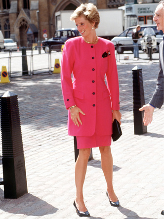 Фото №27 - От персикового до фуксии: как принцесса Диана носила розовый цвет (и почему он ей так шел)