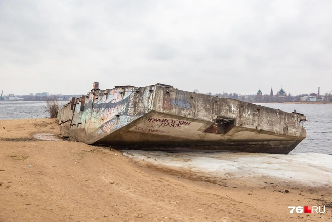 Вода отступила от дебаркадера | Источник: Кирилл Поверинов / 76.RU