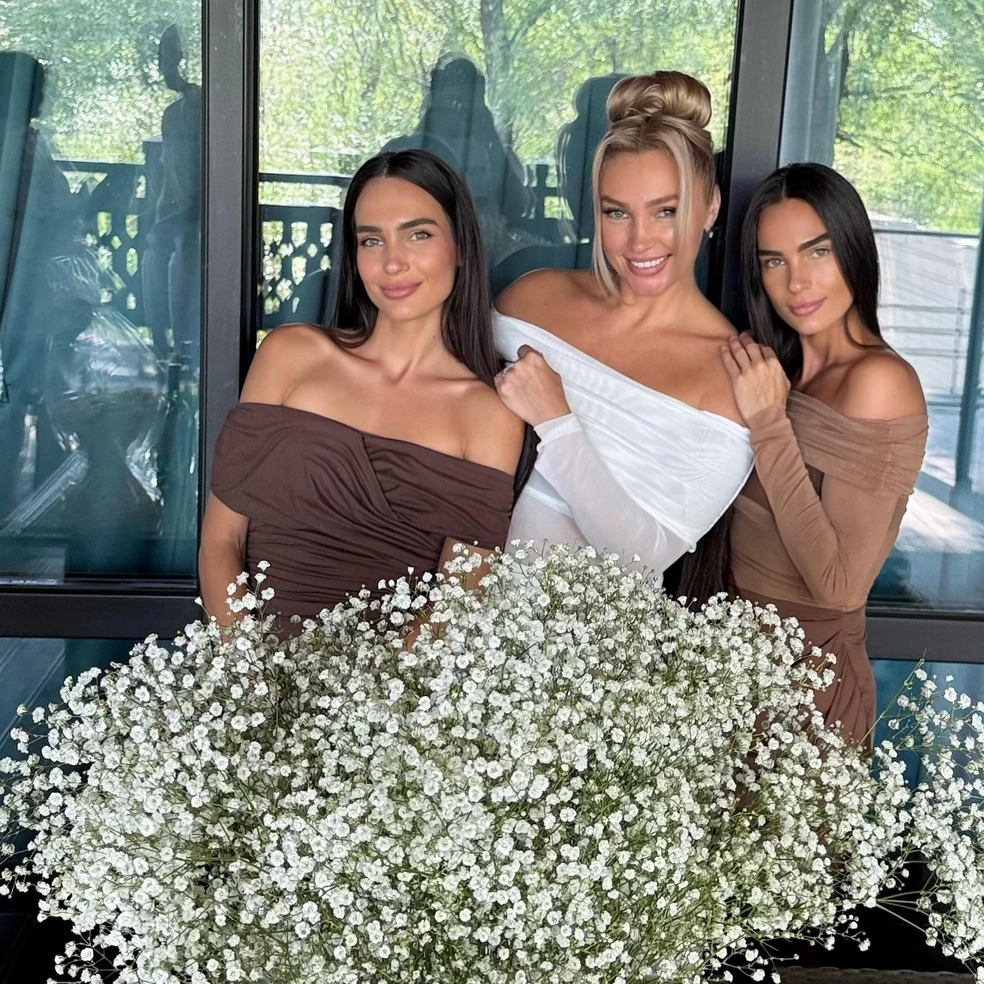 Инна Молчанова с дочерями-близняшками  | Источник: предоставлено Инной Молчановой