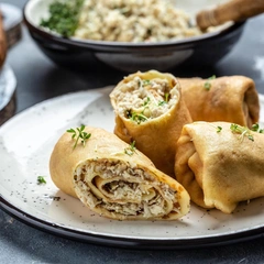 С фаршем, творогом и курицей: 5 самых вкусных начинок для блинов