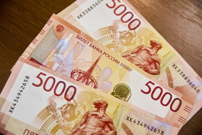 Осужденные за мошенничество выплатили 890 тысяч рублей