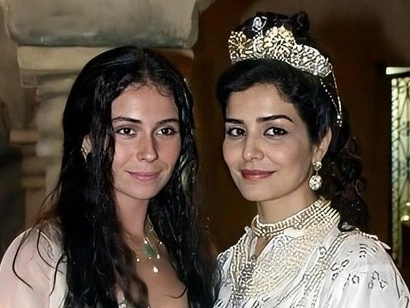 Вспоминаем свадебные наряды из сериала «Клон»: у Ивети – странный, а у Жади – шикарный