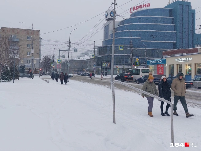 Синоптики обещают, что в ближайшие дни Саратов засыплет снегом | Источник: Сергей Петунин / 164.RU