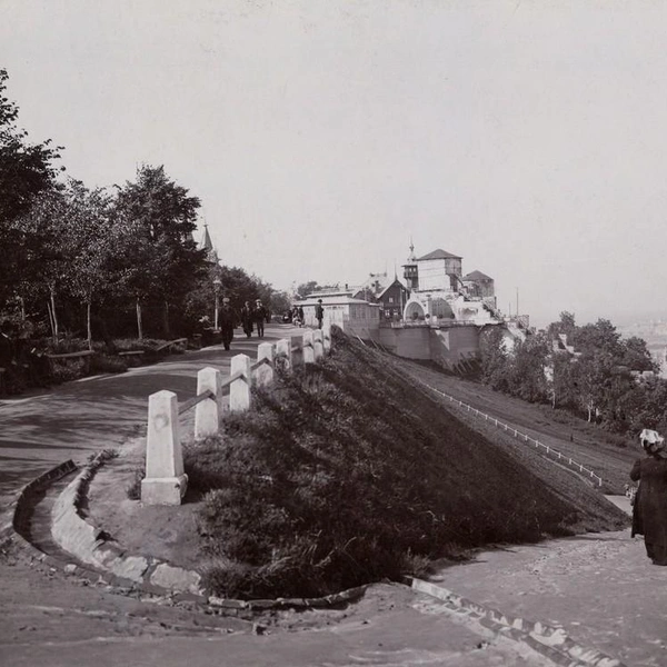 М.&nbsp;Дмитриев. Мининский садик в Нижегородском Кремле. 1890–1900-е гг. Из собрания НГИАМЗ | Источник: РОСФОТО