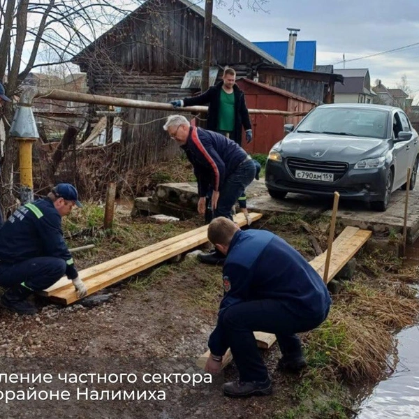Вода уже частично ушла, но проехать по дороге пока не получится | Источник: Эдуард Соснин / Telegram