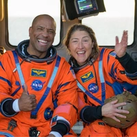 Слетали к Луне и вернулись: посмотрите на первые фото астронавтов миссии «Артемида-2» после возвращения на Землю