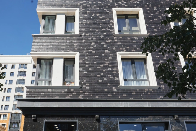 Архитектура домов отличается друг от друга, но неизменно остается гармоничной | Источник: «Айвазовский»