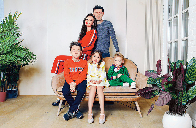 Юрий и Инна Жирковы с детьми