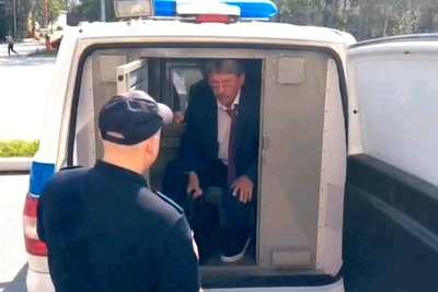 Сургутский депутат Барсов получил повестку в суд