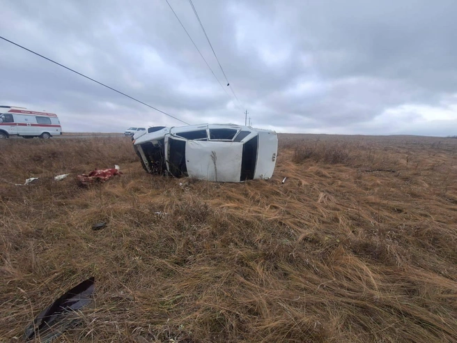 Легковушка слетела с дороги около 15 часов | Источник: Госавтоинспекция Челябинской области / t.me