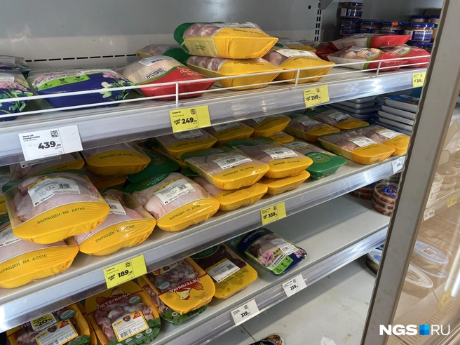 В части магазинов сети «Магнит» курицу придется собирать по частям | Источник: Стас Соколов / NGS.RU