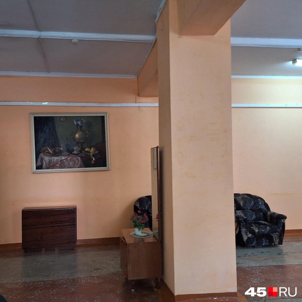 В переходе между шестым и седьмым общежитиями расположился волонтерский штаб помощи СВО  | Источник: Александр Лисихин / 45.RU