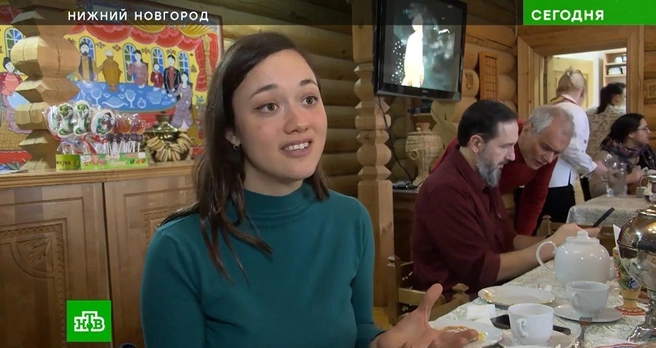 Иностранцы знакомятся с русской культурой | Источник: ntv.ru