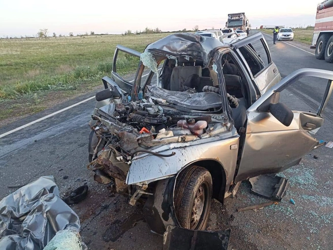 В Оренбургской области в страшном ДТП с грузовиком погибли 3 человека | Источник: УМВД России по Оренбургской области