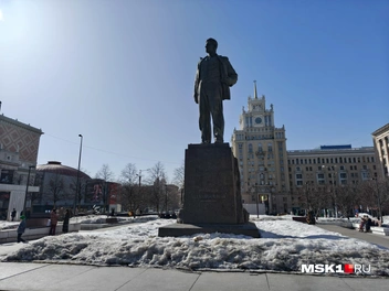 Памятник Маяковскому, наши дни | Источник: Серафима Путиева / MSK1.RU