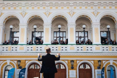 Концерты на балконах стартовали в Нижнем Новгороде