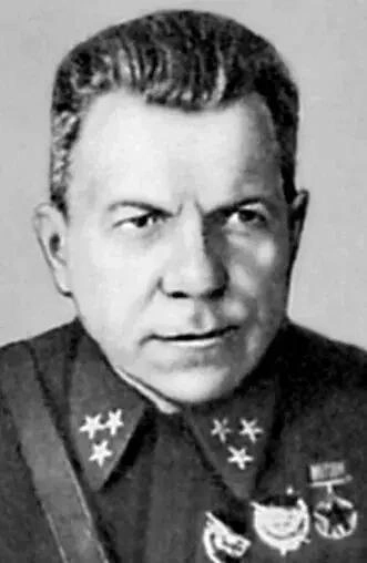 В 1933 году комдива направили на учёбу в Военную академию РККА им. М. Фрунзе | Источник: znanierussia.ru