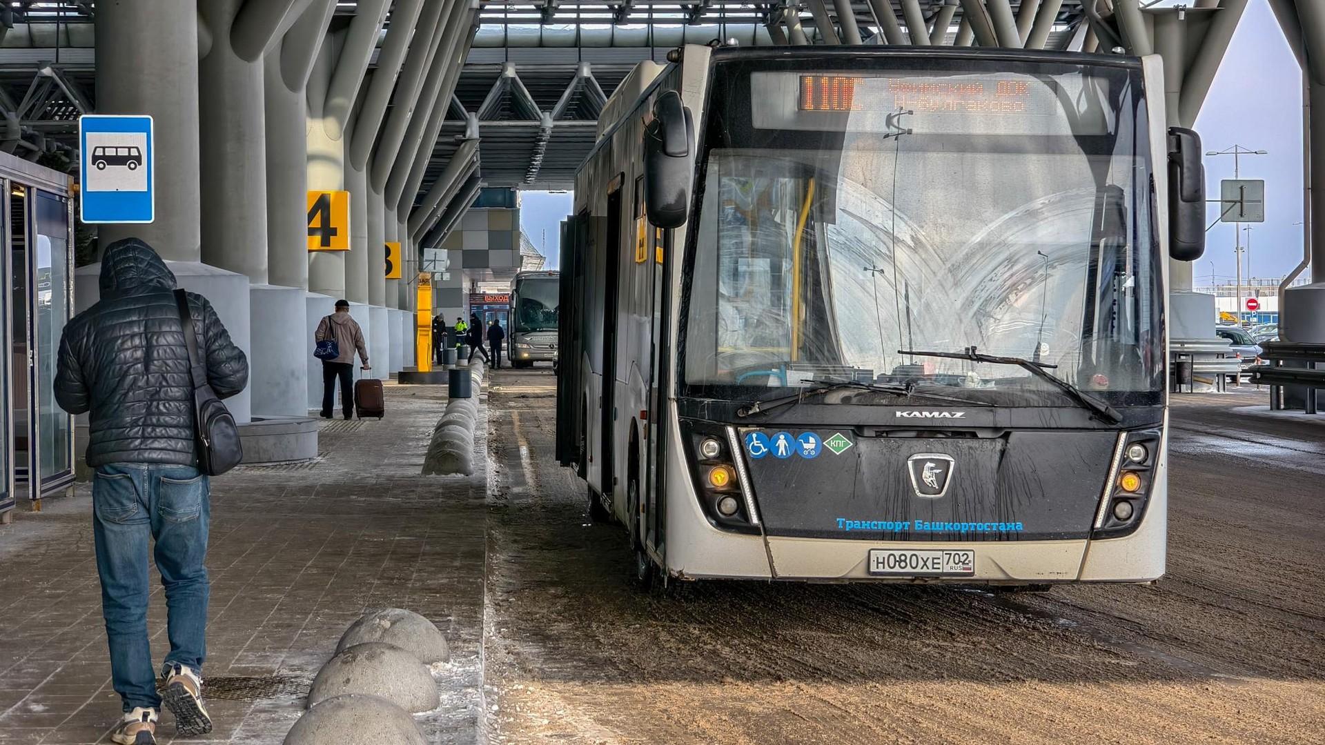 «Такого позорища уже нигде нет»: уфимцы — об автобусном маршруте от аэропорта до города