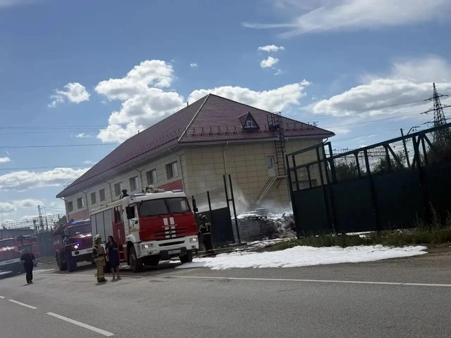 Здание в этот раз пожар не задел, да и штабеля бутылок остались практически целы | Источник: прокуратура Челябинской области