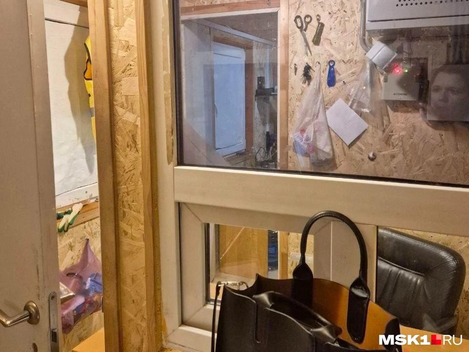 Пост охраны, которая не дает пройти к дому | Источник: предоставлено Марией Дружининой