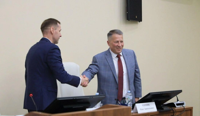 Олег Сотник месяц был врио главу Долгопрудного, ранее работал в Серпухове и Мытищах, а также 30 лет прослужил в армии и уволился в звании полковника | Источник: Администрация городского округа Долгопрудный Московской области / оф-долгопрудный.рф