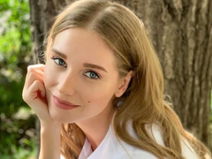 «Легальный жор»: Кристина Асмус перешла на «18-ти разовое максимально жирное, вредное и вкусное питание» ради новой роли