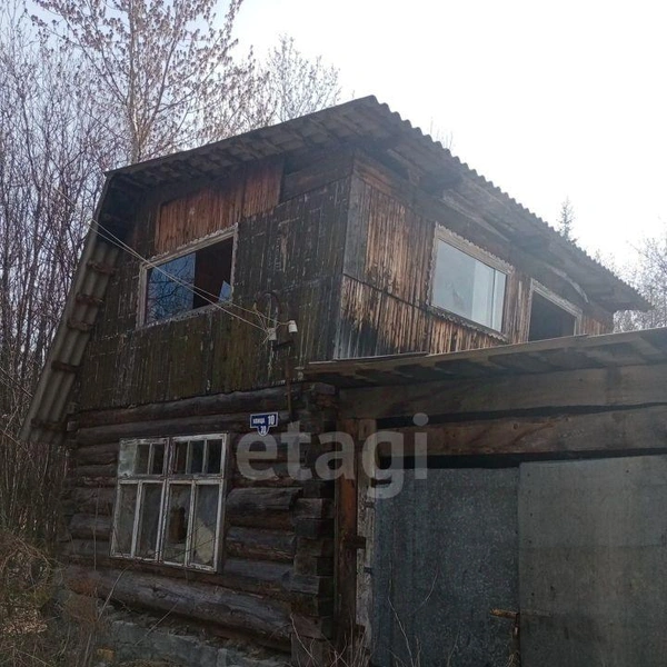 За 90 тысяч рублей можно купить двухэтажный дом | Источник: АН «Этажи» / «Циан»
