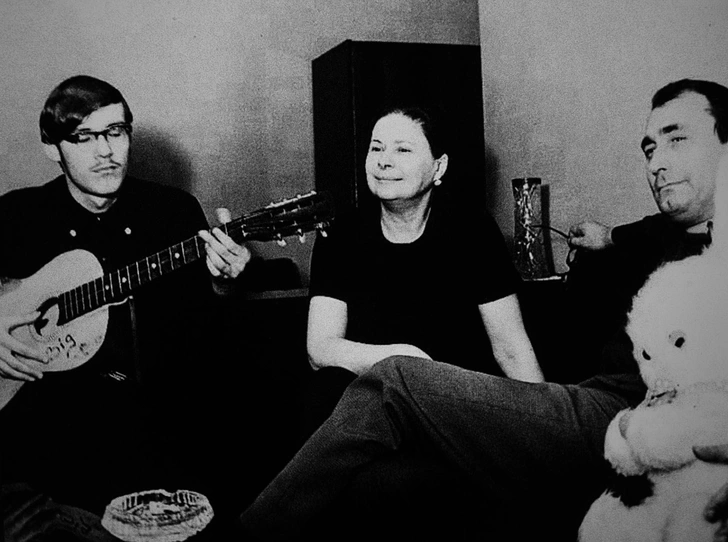 Актер был близок с родителями