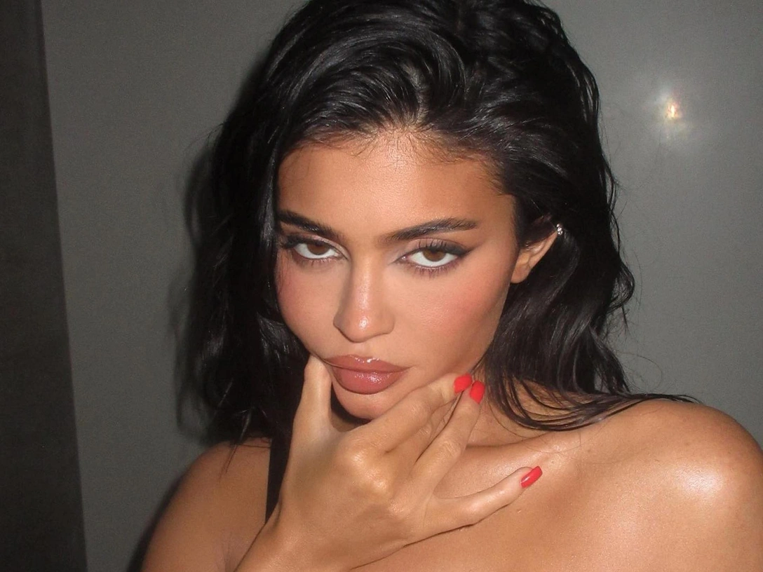 «Макияж злодейки»: самый пикантный бьюти-тренд, который не оставит без внимания | marieclaire.ru