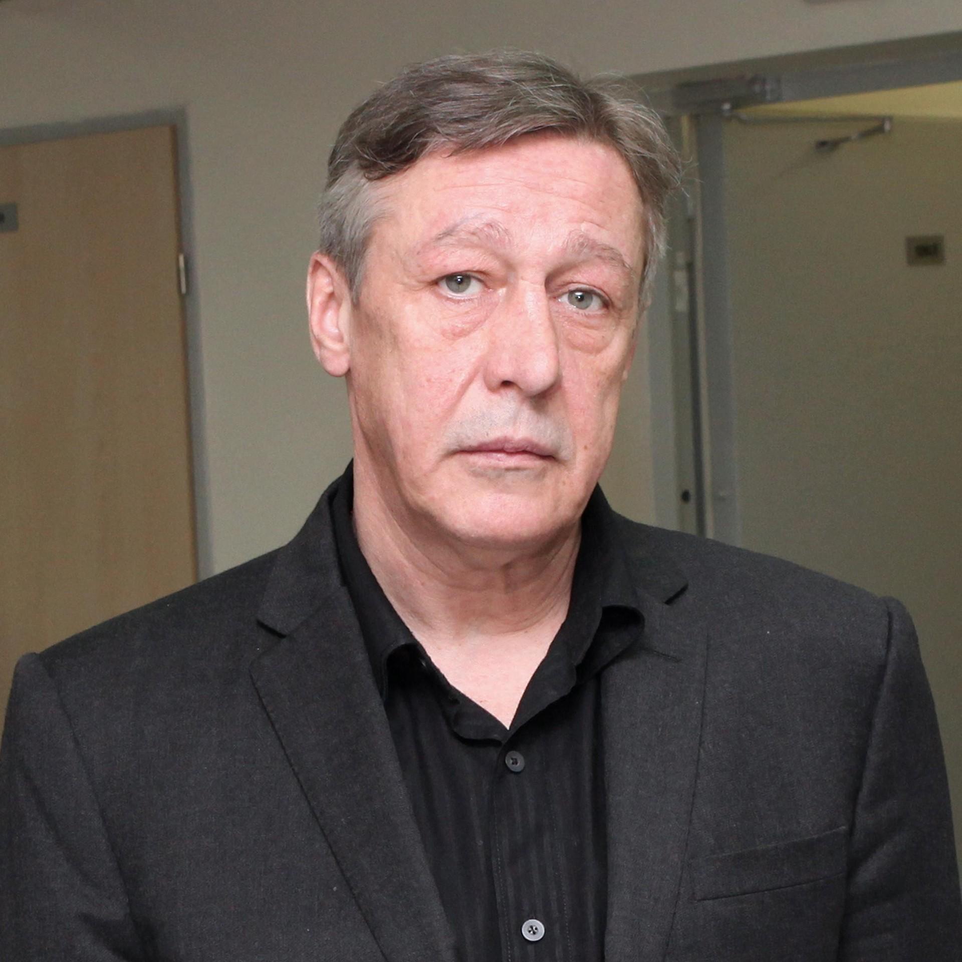 Михаил Ефремов участвует в судебном заседании по поводу УДО — видео