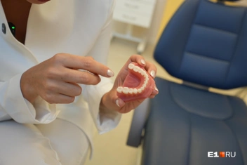 Спустя годы врач уже не жалеет о выборе направления, хотя раньше мечтала о совсем другой карьере в медицине | Источник: Кирилл Кушнов / E1.RU