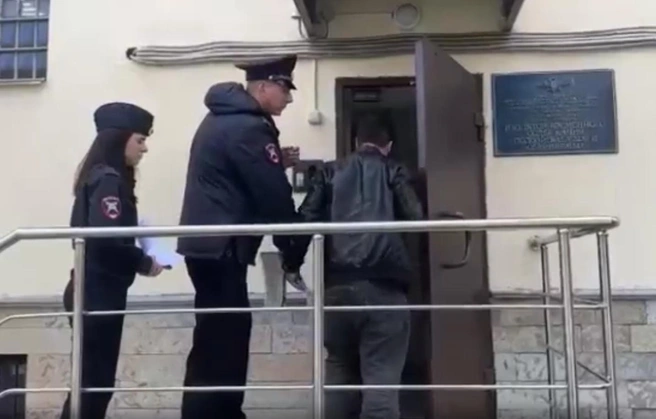 Оставив сбитого мальчика на Парашютной, самокатчик уехал. У него проблемы не только с ПДД | Источник: ГУ МВД РФ по Санкт-Петербургу и Ленобласти