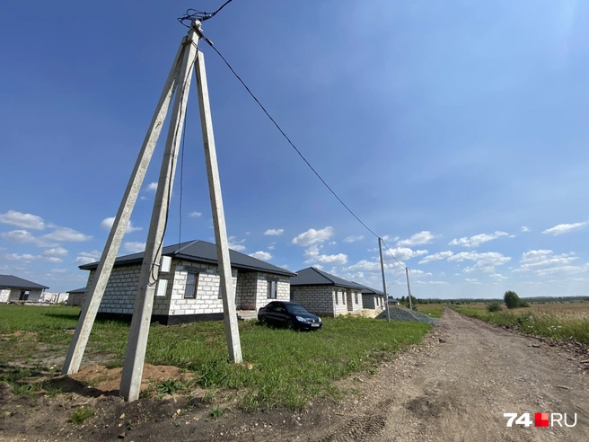 Но столбы тут уже стоят | Источник: Виталий Гущинский