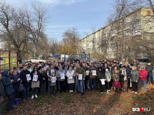 Жители собрались на том месте, где пройдет дорога | Источник: Валерия Дульская / 93.RU