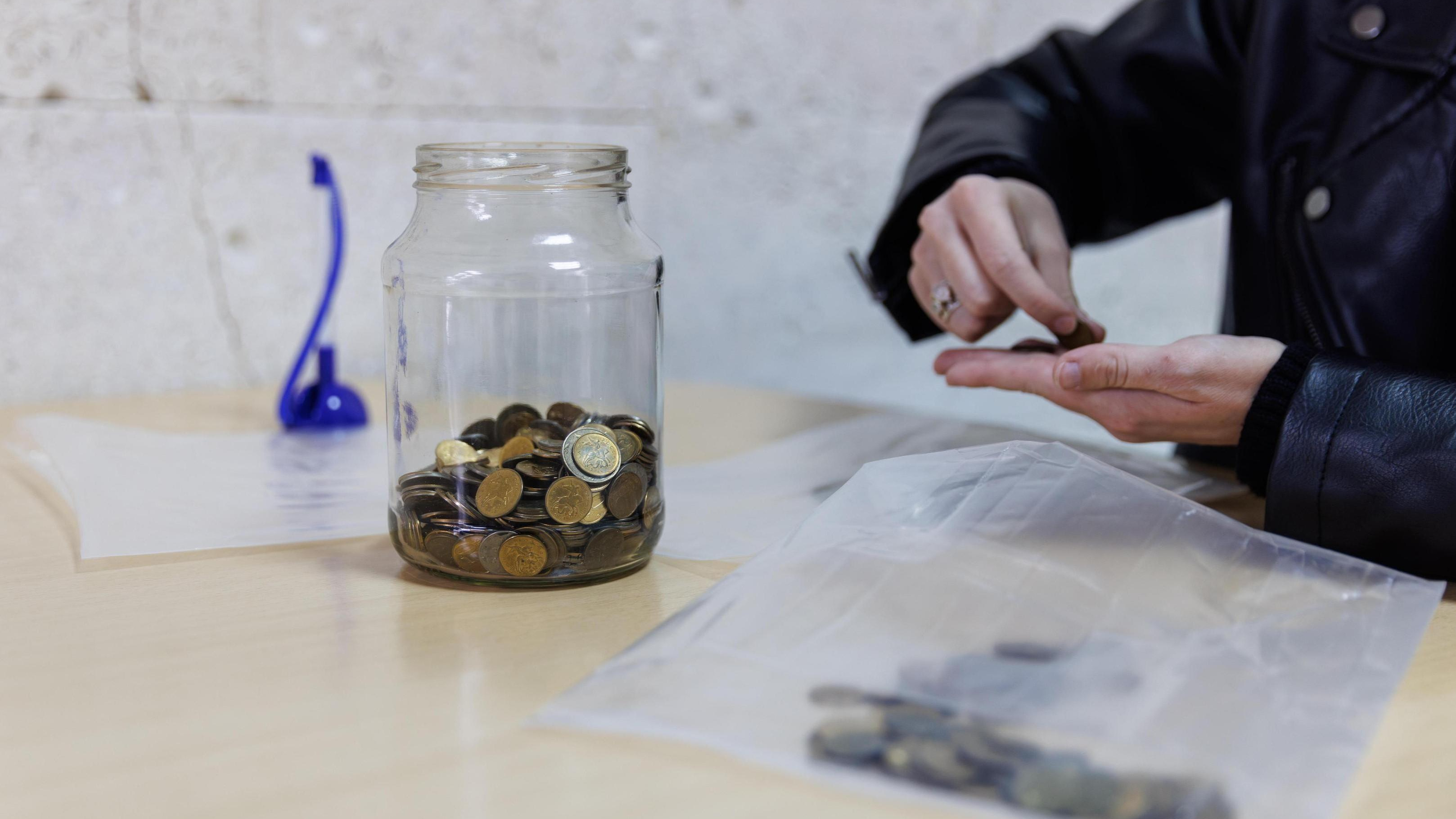 Рубль крепче доллара? Где хранить свои сбережения — советы экспертов