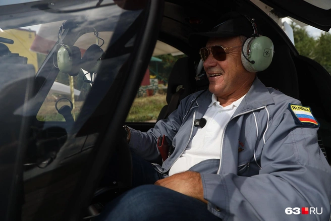 На вопрос о том, случались ли в полетах экстремальные ситуации, Алафинов отвечает «народной авиационной мудростью»: «Бывают пилоты смелые, а бывают старые. Но не бывает смелых и старых» | Источник: Роман Данилкин / 63.RU
