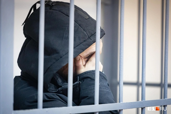 Подозреваемые в изнасиловании скрывали лица, но от следствия им уйти не удалось | Источник: Владислав Лоншаков / E1.RU