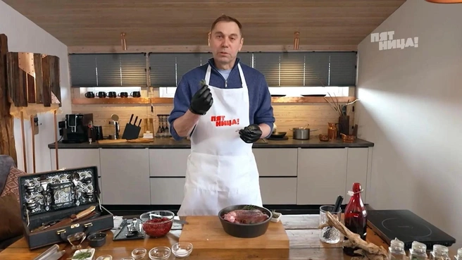 Жизнь Виктора Кондрашова стала интереснее после ухода из политики | Источник: «Гости у порога» / телеканал «Пятница»