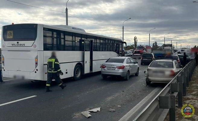 Среди участников ДТП — пассажирский автобус | Источник: Госавтоинспекция Волгоградской области