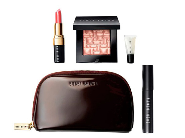 Набор для макияжа Bobbi's Party Picks, Bobbi Brown. В набор входят: тушь для ресниц Eye Opening Mascara, блеск для губ Crystal Glitter Lip Gloss, сияющая пудра Highlighting Powder, помада Lip Color в оттенке Pink-Rose; эксклюзивная косметичка.