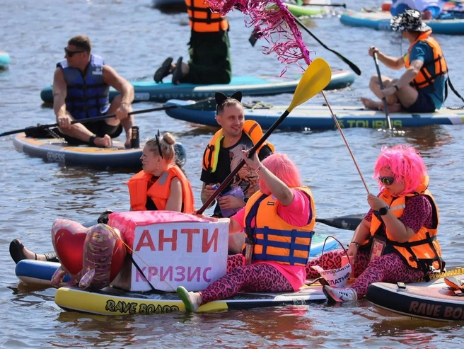 Спуск участников на воду начался заранее  | Источник: Наталья Лапцевич
