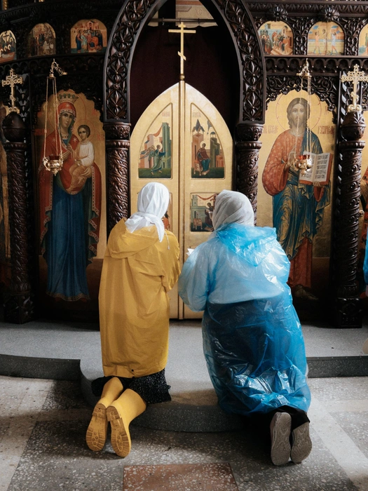 В течение всего крестного хода людей объединяла общая молитва и сложный путь, который преодолевали и дети, и взрослые | Источник: Серафима Рыбалова