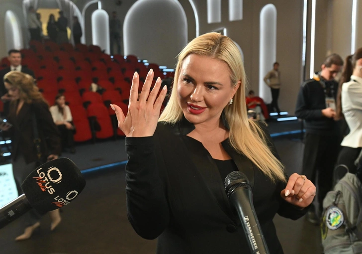 Анна Семенович | www.starhit.ru