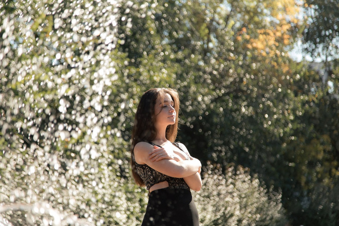 24 апреля девушка. Прикольная картинка с девушкой с цифрой 50. 24 апреля девушка. Завтра именины 24 апреля. 24 апреля девушка.